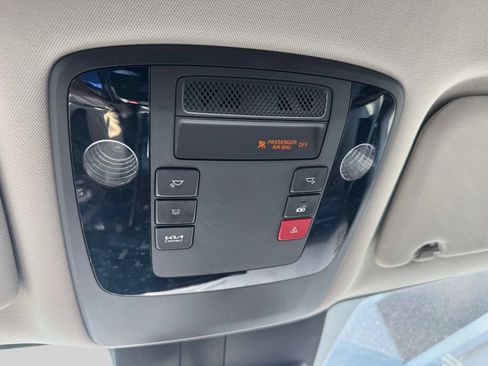 Used 2024 Kia Carnival EX FWD image 29