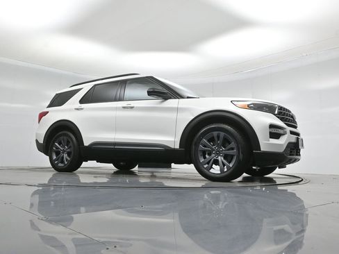 Certified 2023 Ford Explorer XLT w/ Equipment Group 202A image 4