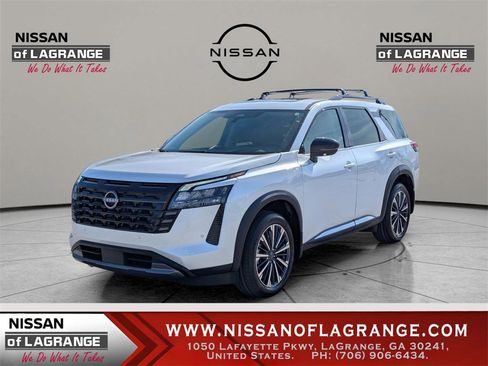 New 2026 Nissan Pathfinder Platinum image 1