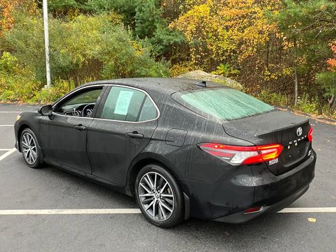 Used 2023 Toyota Camry XLE image 3