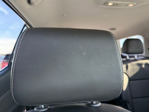 Used 2023 GMC Acadia SLT w/ Technology Package image 32