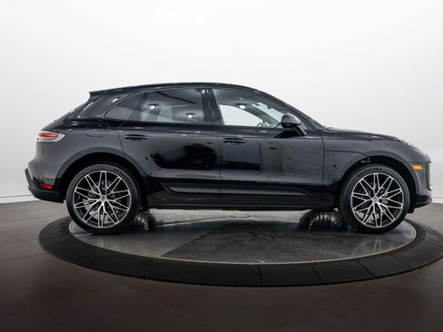 Certified 2026 Porsche Macan AWD/4WD image 8