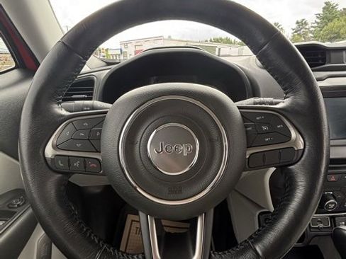 Used 2018 Jeep Renegade Limited image 22