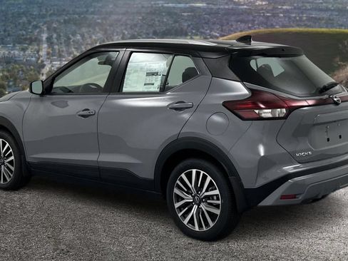 Used 2023 Nissan Kicks SV FWD image 7