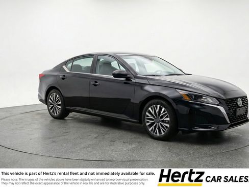 Used 2025 Nissan Altima 2.5 SV FWD image 1