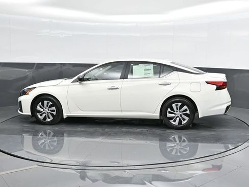 Used 2025 Nissan Altima 2.5 S image 9