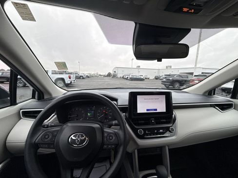 Used 2025 Toyota Corolla Cross L image 27