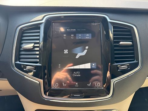 Used 2018 Volvo XC90 T6 Momentum w/ Momentum Plus Package AWD/4WD image 21