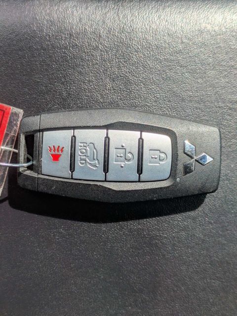 Used 2025 Mitsubishi Outlander SE FWD image 36