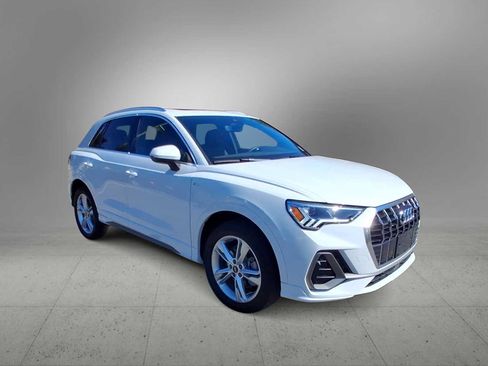 Used 2024 Audi Q3 2.0T Premium w/ Convenience Package AWD/4WD image 2