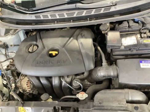 Used 2012 Hyundai Elantra GLS FWD image 16