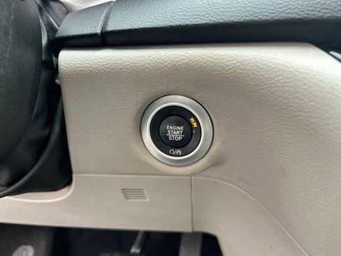 Used 2021 Chrysler Pacifica Touring-L FWD image 18