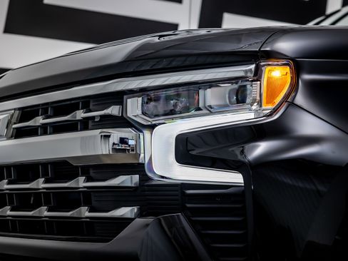 Used 2025 Chevrolet Silverado 1500 LTZ image 18