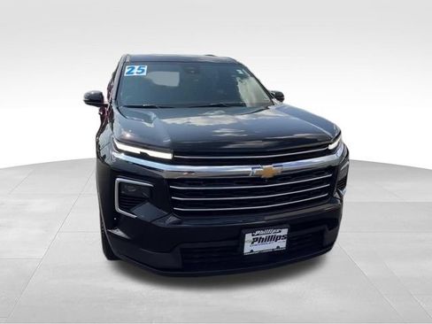 Used 2025 Chevrolet Traverse LT w/ Driver Confidence Package FWD image 8