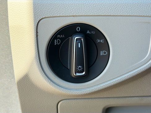 Used 2018 Volkswagen Atlas SE w/ R-Line Package image 35