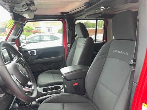 Used 2020 Jeep Wrangler Unlimited Sahara w/ Uconnect 4C Nav & Sound Group AWD/4WD image 19