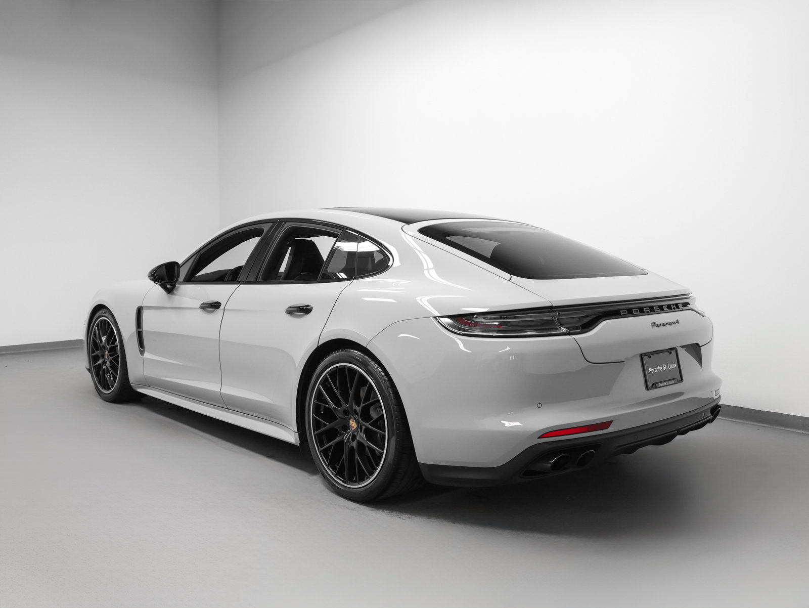 Certified 2023 Porsche Panamera 4 Platinum Edition AWD/4WD image 3