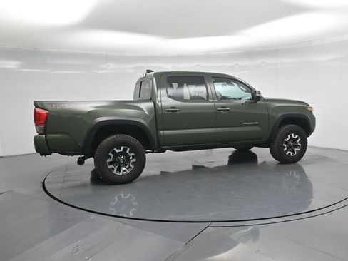Used 2022 Toyota Tacoma TRD Off-Road w/ Technology Package RWD image 5
