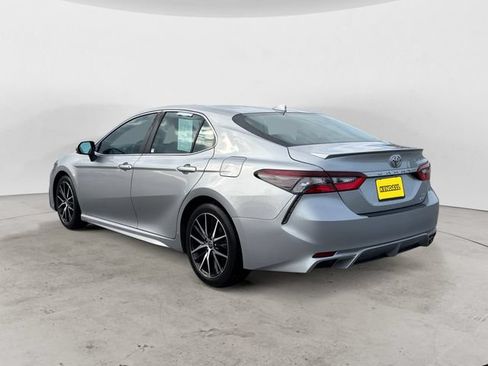 Used 2022 Toyota Camry SE w/ Cold Weather Package AWD/4WD image 3