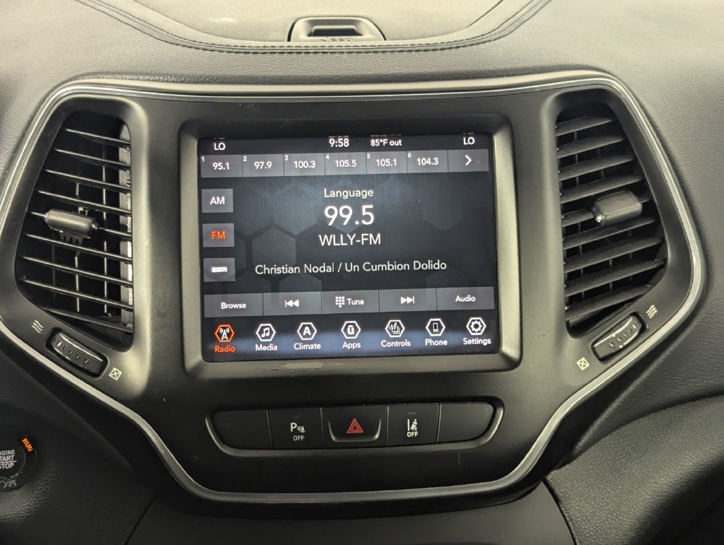 Used 2021 Jeep Cherokee Latitude Lux w/ Comfort/Convenience Group FWD image 18