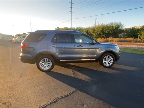 Used 2019 Ford Explorer XLT image 9