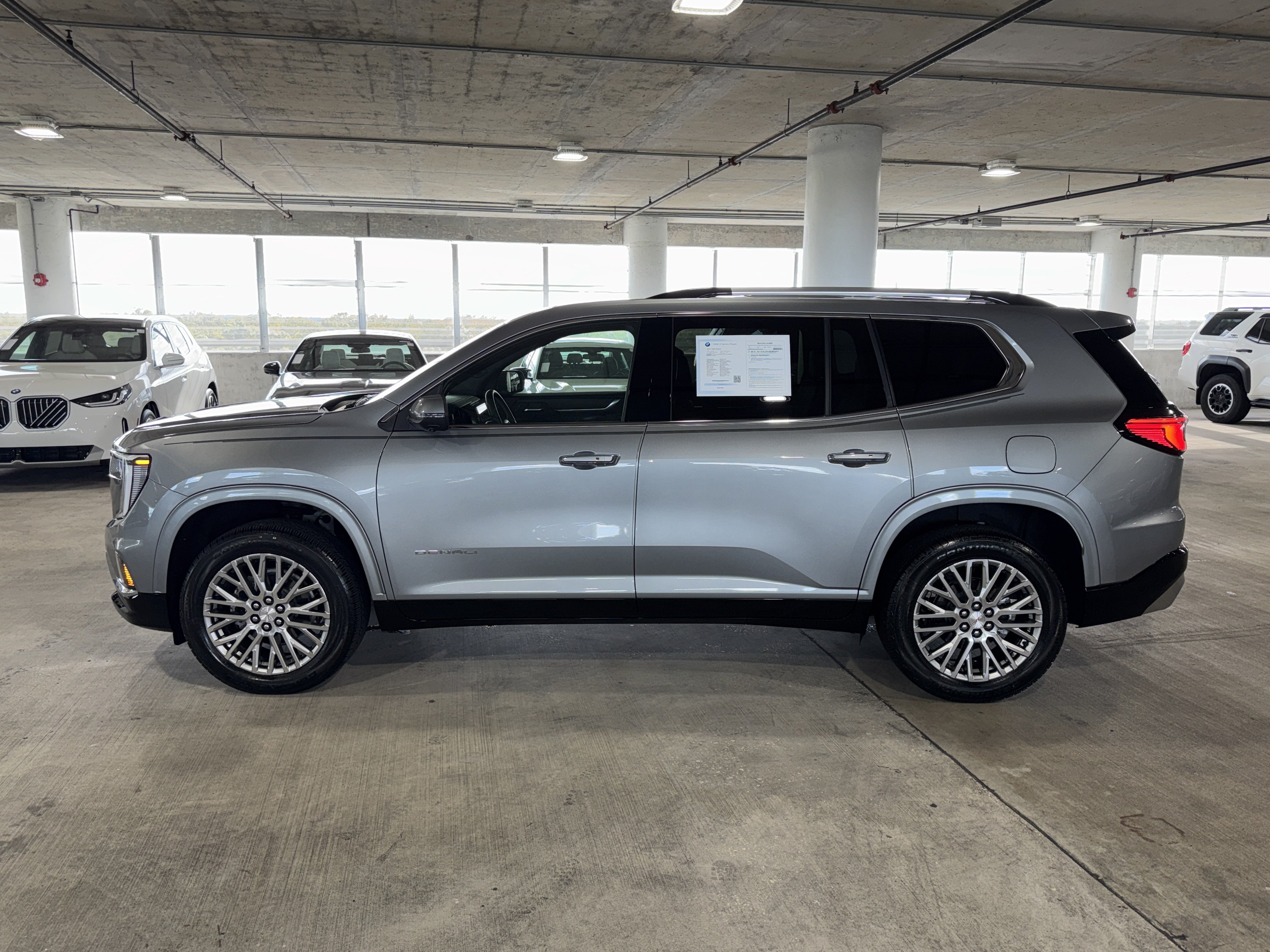 Used 2025 GMC Acadia Denali FWD image 5
