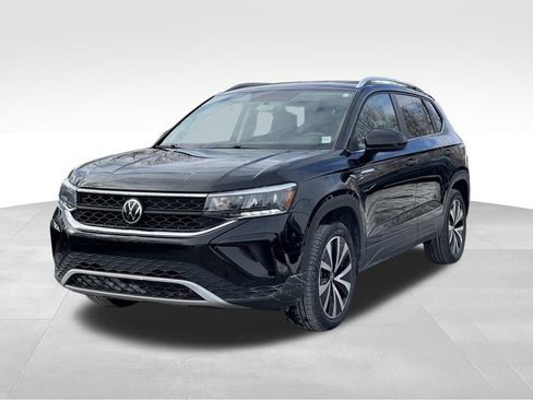 Used 2022 Volkswagen Taos SE image 2