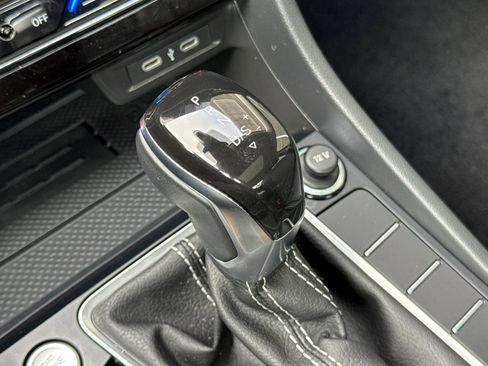 Used 2025 Volkswagen Jetta SE FWD image 17
