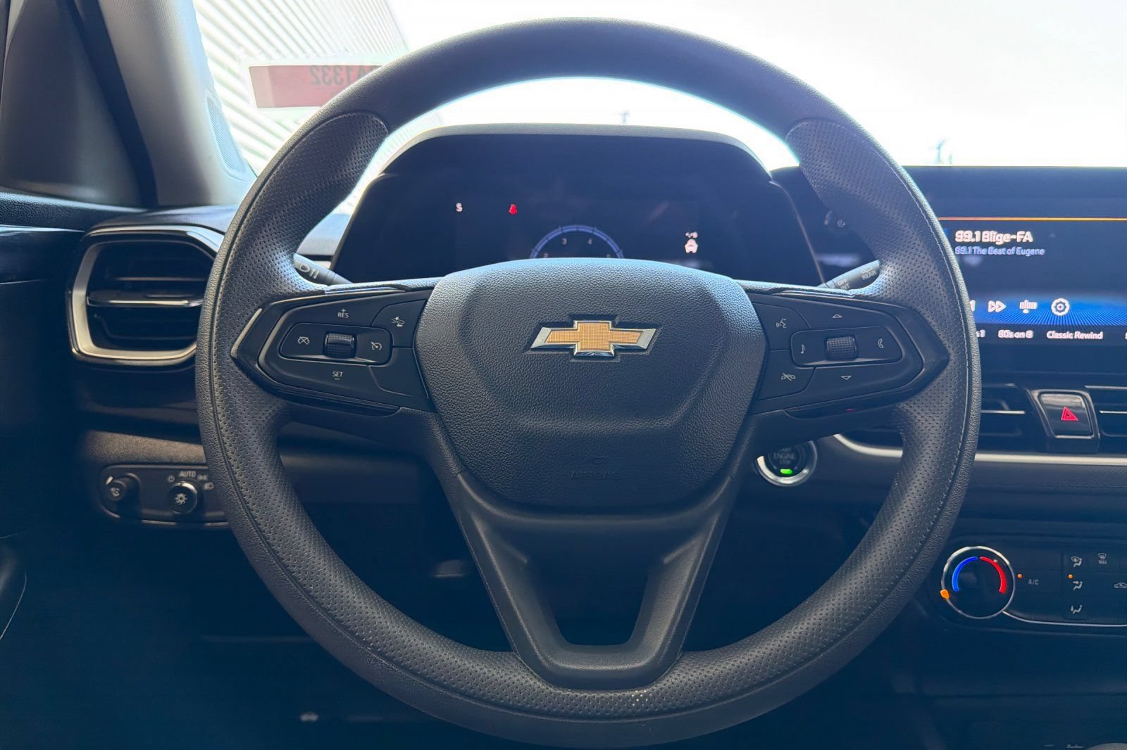 Used 2025 Chevrolet TrailBlazer LT AWD/4WD image 23