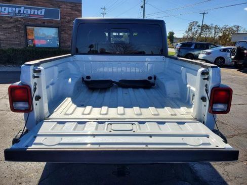 Used 2023 Jeep Gladiator Sport image 25