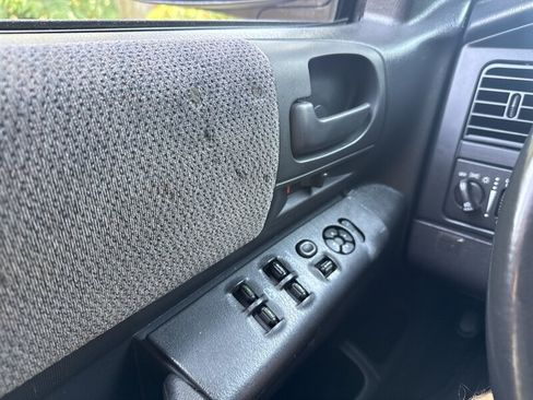 Used 2004 Dodge Dakota Sport w/ PWR Convenience Group AWD/4WD image 42