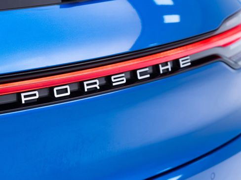 Certified 2021 Porsche Macan image 13