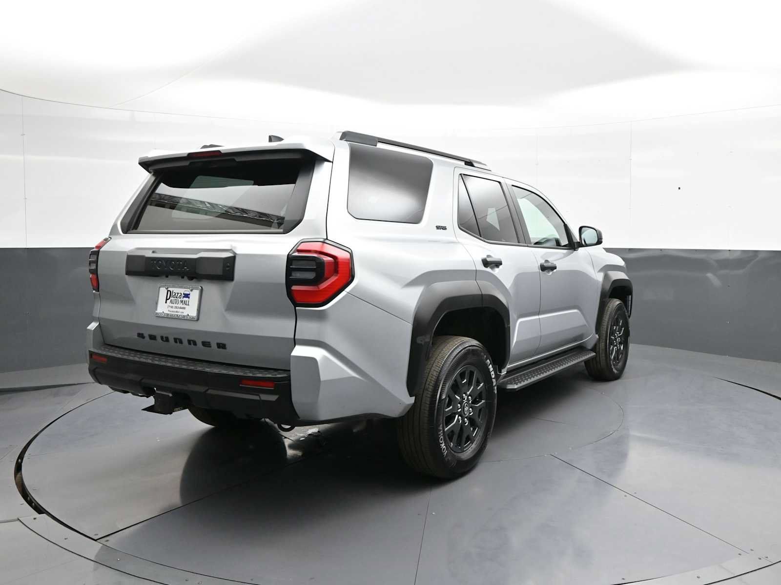 Used 2025 Toyota 4Runner SR5 AWD/4WD image 6