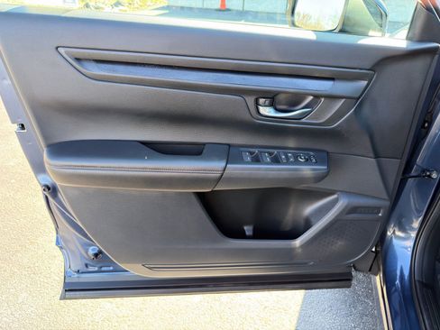 Used 2025 Honda CR-V Sport image 12