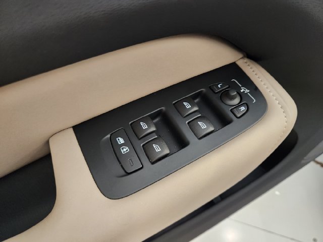 Certified 2026 Volvo XC60 B5 Plus AWD/4WD image 23