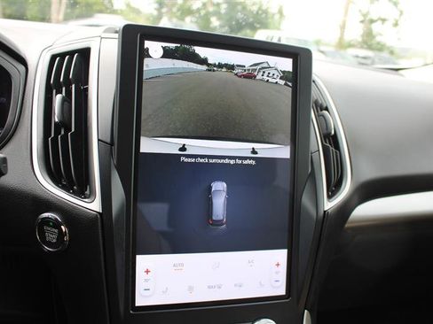 Used 2024 Ford Edge SEL w/ Class II Trailer Tow Package image 18