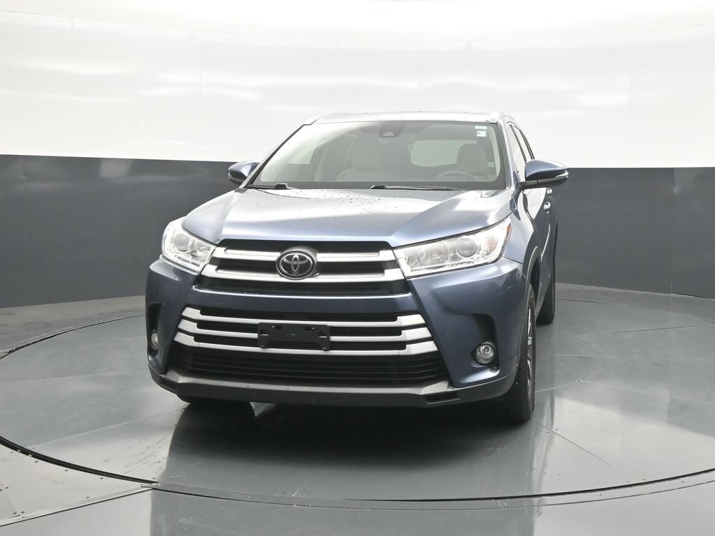 Used 2017 Toyota Highlander XLE FWD image 2