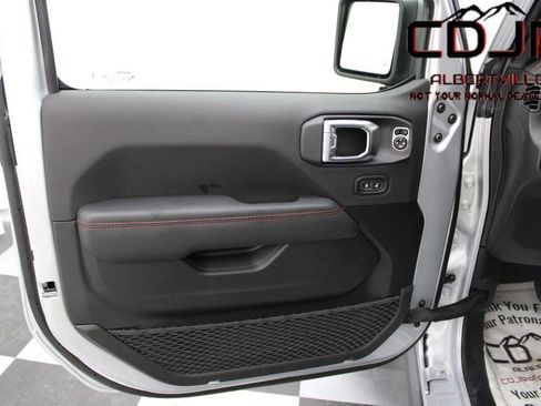 Used 2023 Jeep Gladiator Rubicon w/ Cold Weather Group image 21