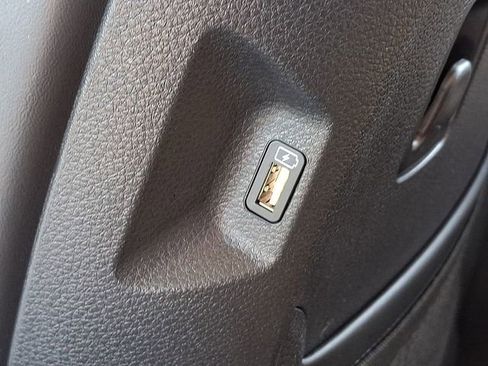 Used 2024 Kia Carnival LX FWD image 12