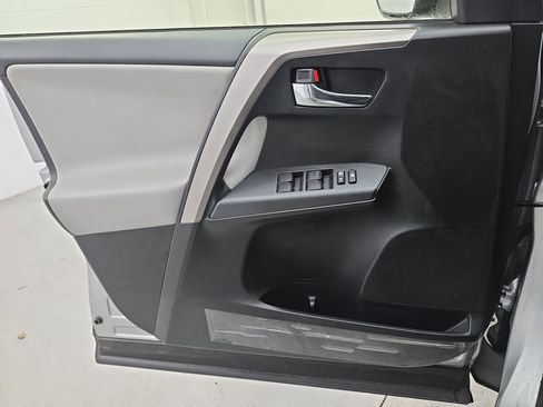 Used 2018 Toyota RAV4 XLE image 26