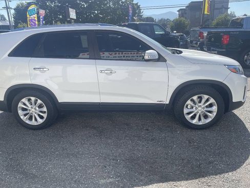 Used 2014 Kia Sorento EX w/ EX V6 Touring Package AWD/4WD image 4