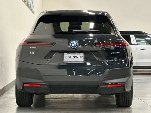 Used 2024 BMW iX xDrive50 w/ Premium Package AWD/4WD image 5