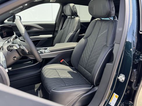 New 2026 Cadillac Lyriq V image 11