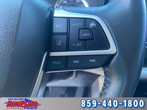 Used 2022 Toyota Highlander LE image 24