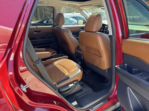 Used 2022 Nissan Pathfinder Platinum w/ Lighting Package (N93) image 16