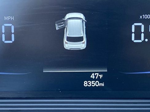 Used 2023 Hyundai Venue SEL w/ Cargo Package image 15