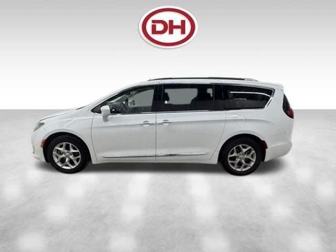 Used 2020 Chrysler Pacifica Touring-L Plus w/ Tire & Wheel Group FWD image 9
