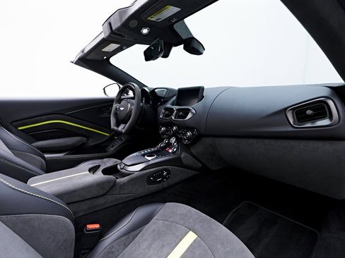 Used 2023 Aston Martin V8 Vantage Roadster image 48