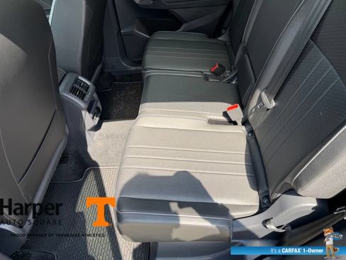 Used 2023 Volkswagen Tiguan SE w/ Panoramic Sunroof Package FWD image 10