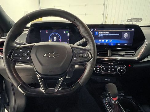 Used 2024 Chevrolet Trax RS image 35